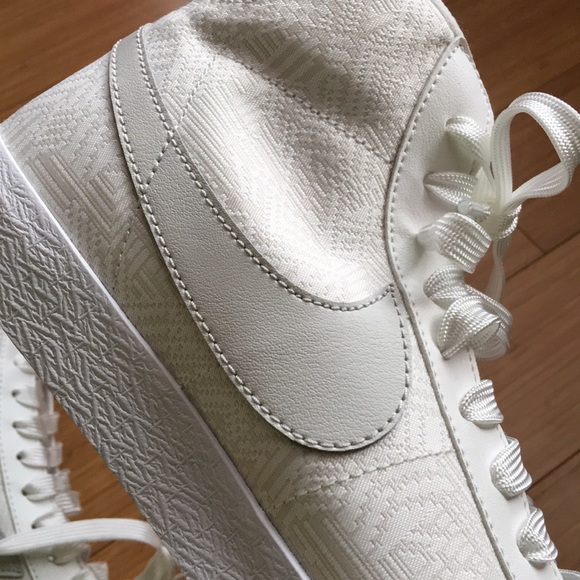 Nike Blazer Mid SE Shoes - Picture 3 of 8